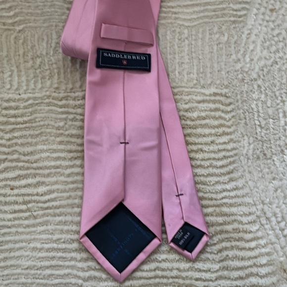 Saddlebred 100% silk‎ pink men’s tie 3 1/4” width - Picture 2 of 5